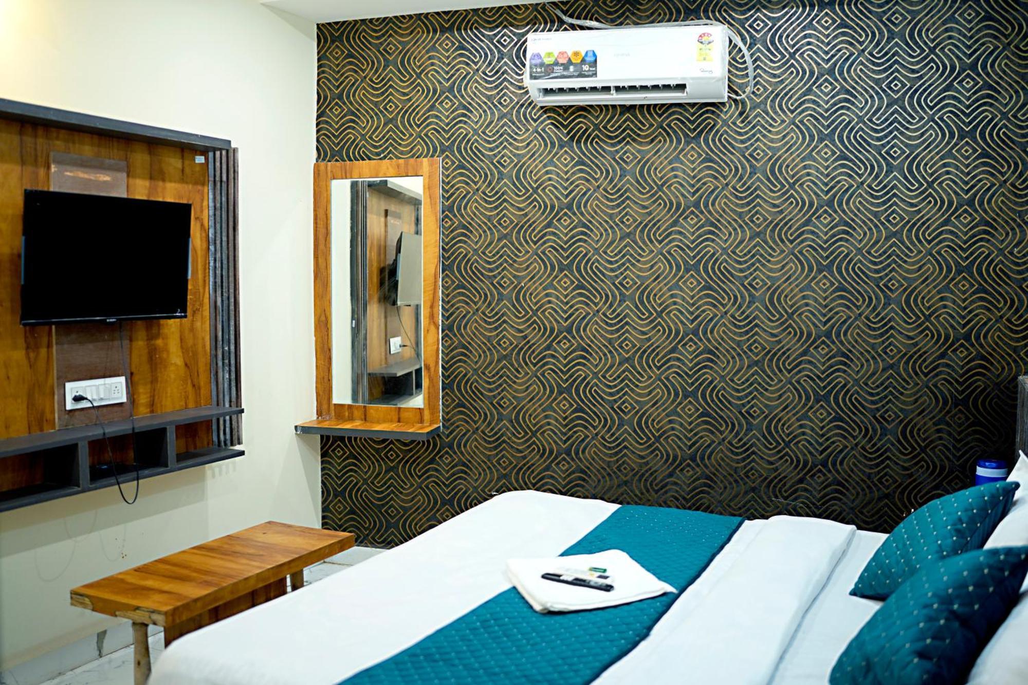 Hotel Mahalok Palace Ujjain Εξωτερικό φωτογραφία